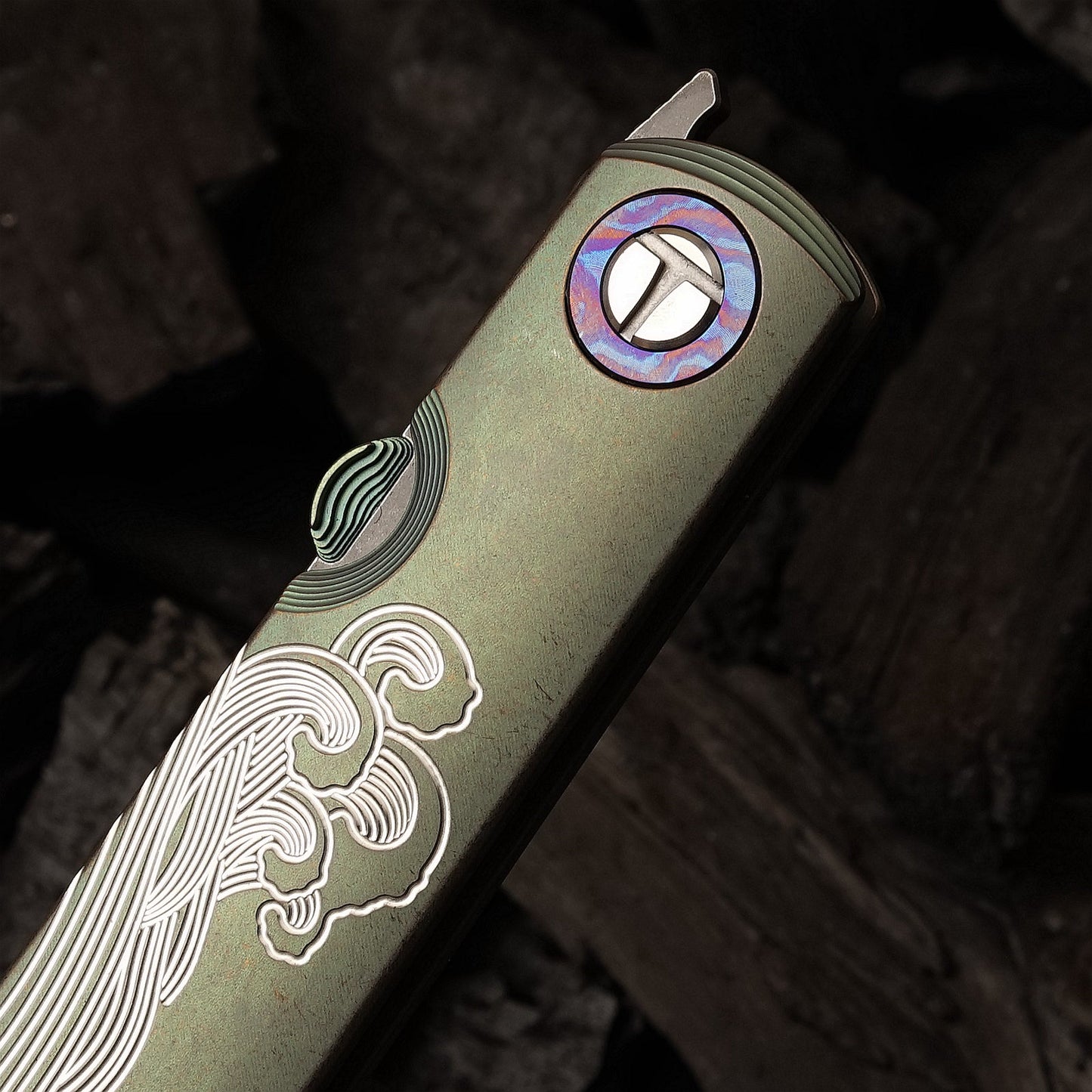 High Hardness Pocket Knife Camouflage，CPM-S35VN Powder Steel，Tc4 Titanium Alloy Handle